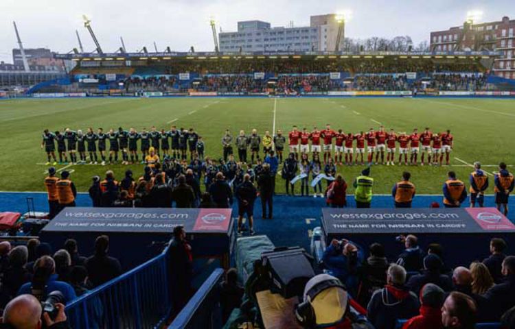 Cardiff Blues and Munster stand for a minute silence for Elli Norkett and former Cardiff RFC player Lloyd H Willliams 4/3/2017