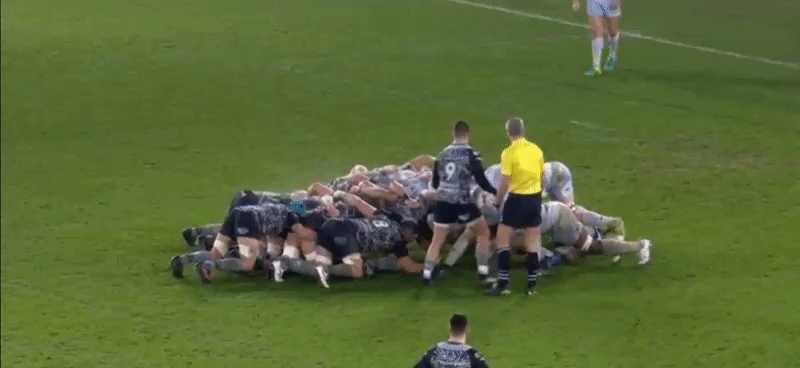 Arhip scrummaging 16